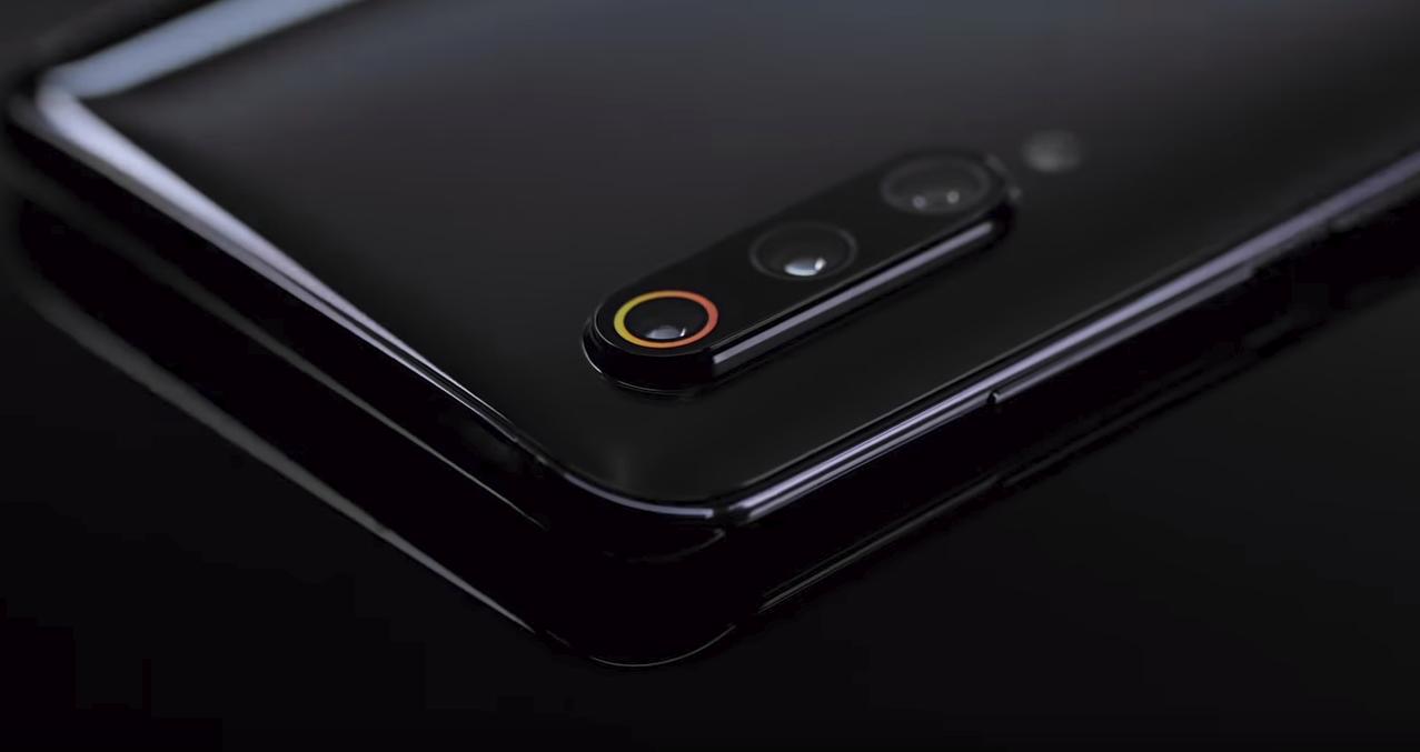 Xiaomi Mi 9 - Triple module photo Xiaomi Mi 9 - 3 caméras sur l'arrière du téléphone