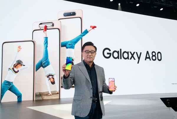 Samsung Galaxy A80: triple module photo rotatif Samsung Galaxy A80: triple module photo rotatif